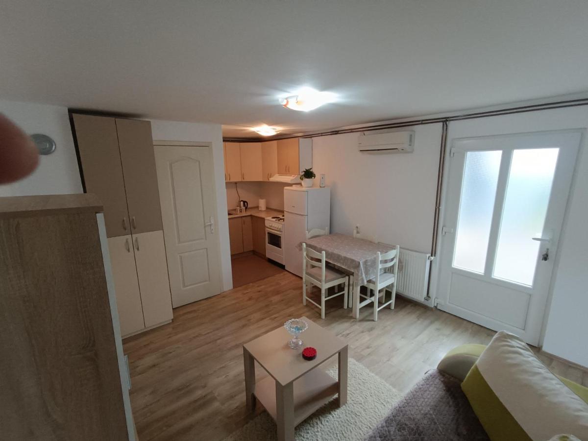 M&V House Appartement Novi Sad Buitenkant foto